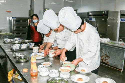 深修內功重自強，品質提升跑起來 —— 記集團旗下金山湖酒店管理公司第四屆職工技能大賽